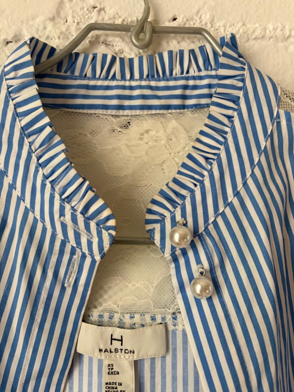 HALSTON Blue & White Striped Puff Sleeve Blouse with Lace Trim & Pearl Buttons - Picture 2 of 6